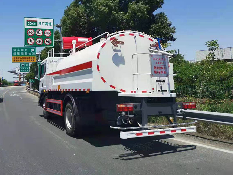 中潔牌XZL5180TYH6型綠化綜合養(yǎng)護(hù)車(chē)