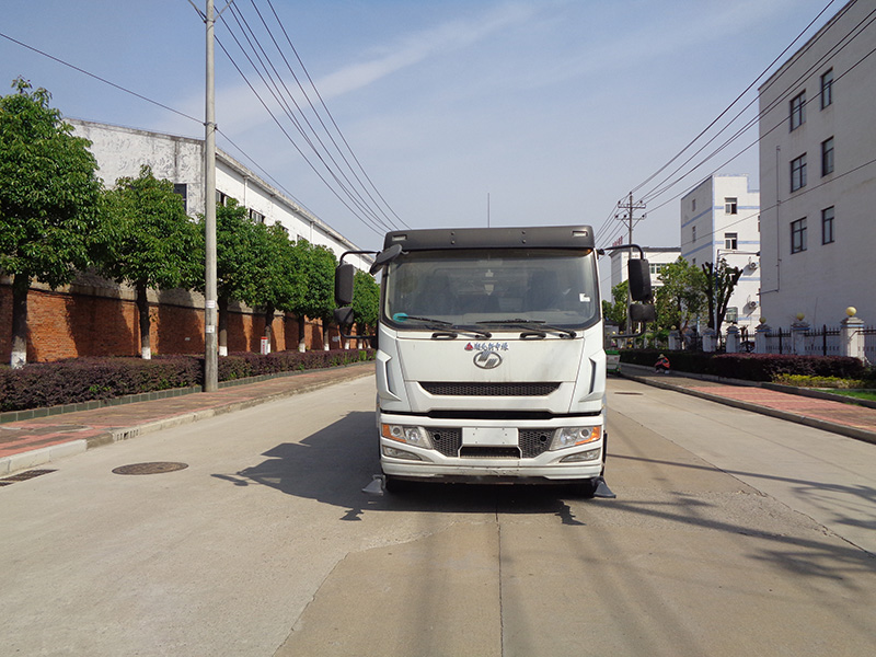 XZL5185GPSBEV型純電動(dòng)綠化噴灑車(chē)