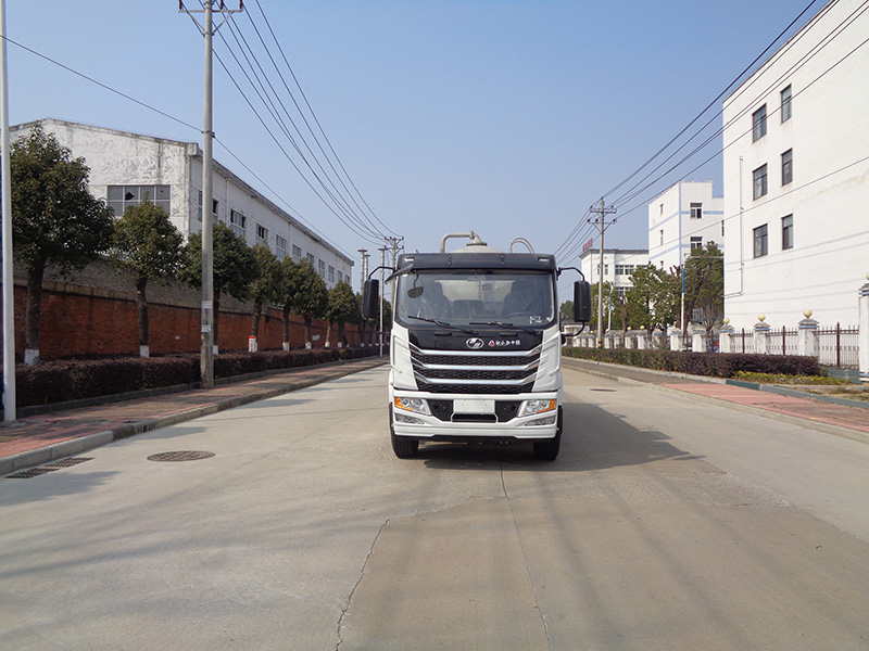 XZL5180GXWBEV型純電動吸污車